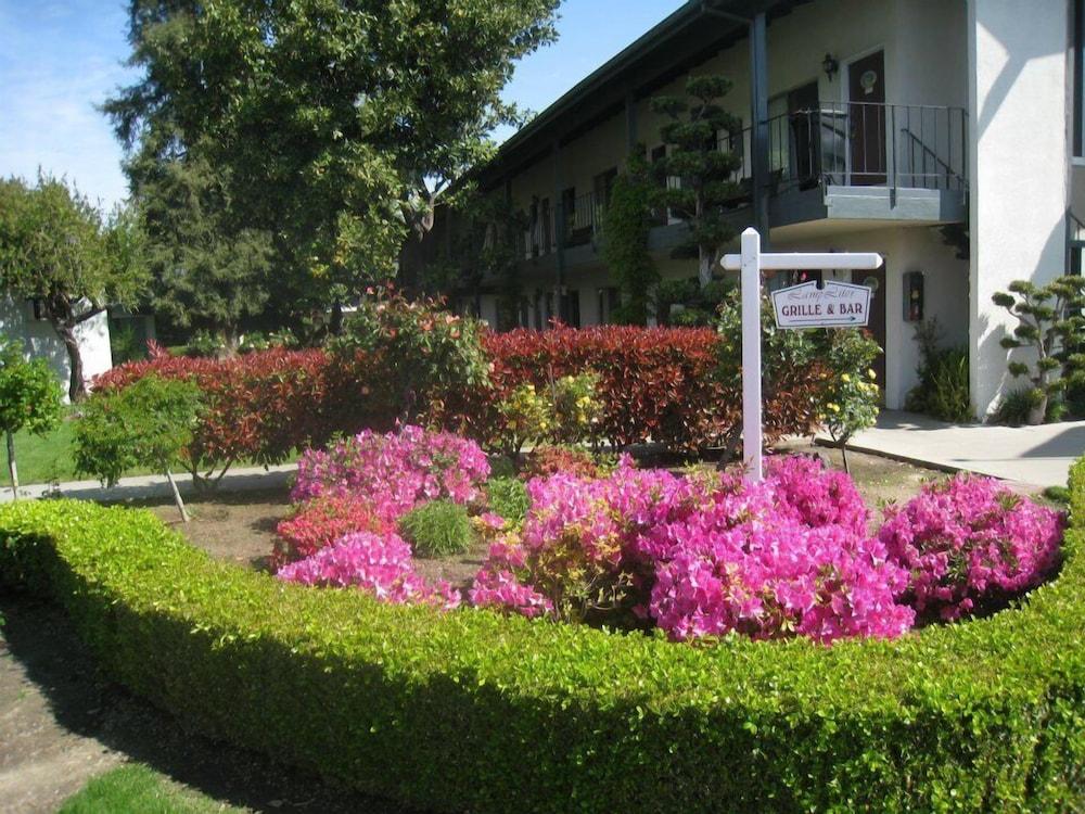 Lamp Liter Inn Visalia Bagian luar foto