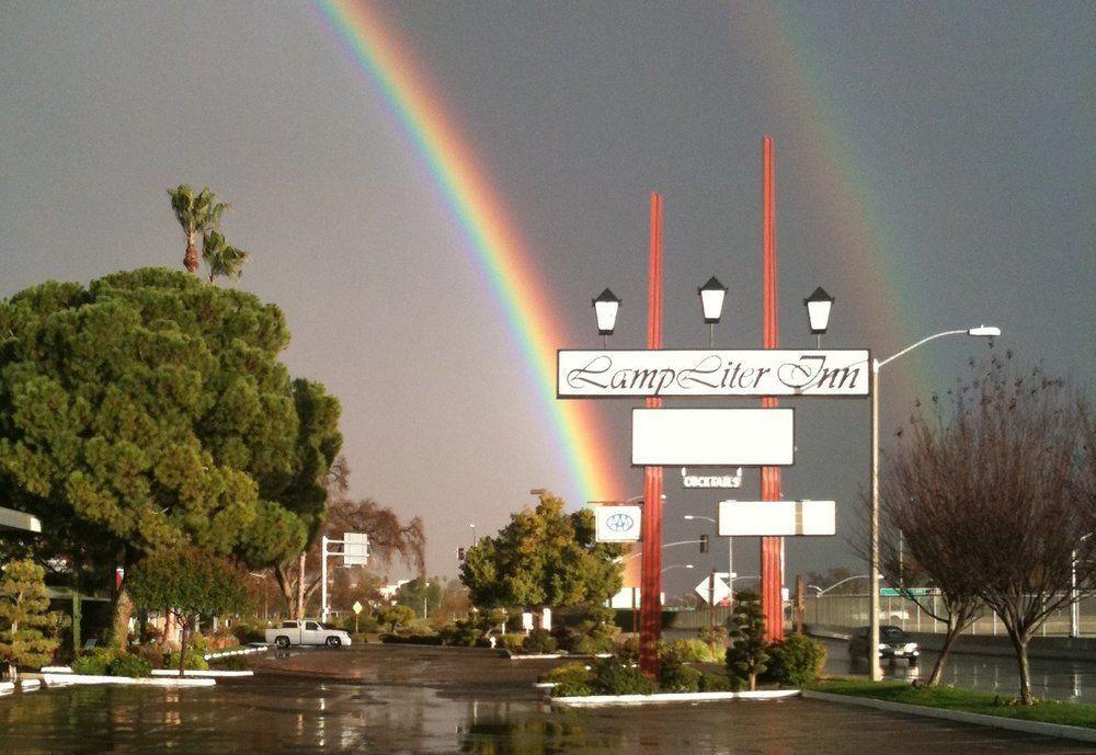 Lamp Liter Inn Visalia Bagian luar foto